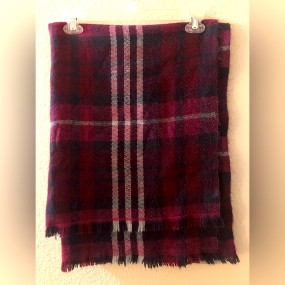 Banana Republic Rectangular Check Plaid Scarf - Picture 2 of 9